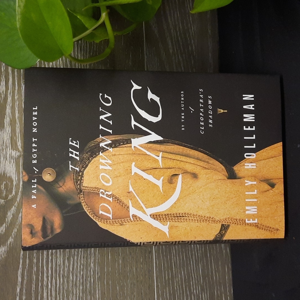 The drowning king by Emily Holleman A fall Egypt novel